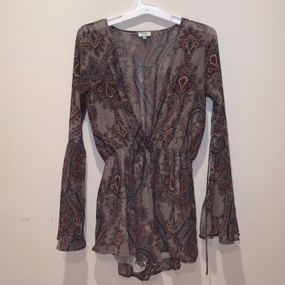 Adorable Romper with Flowy Sleeves